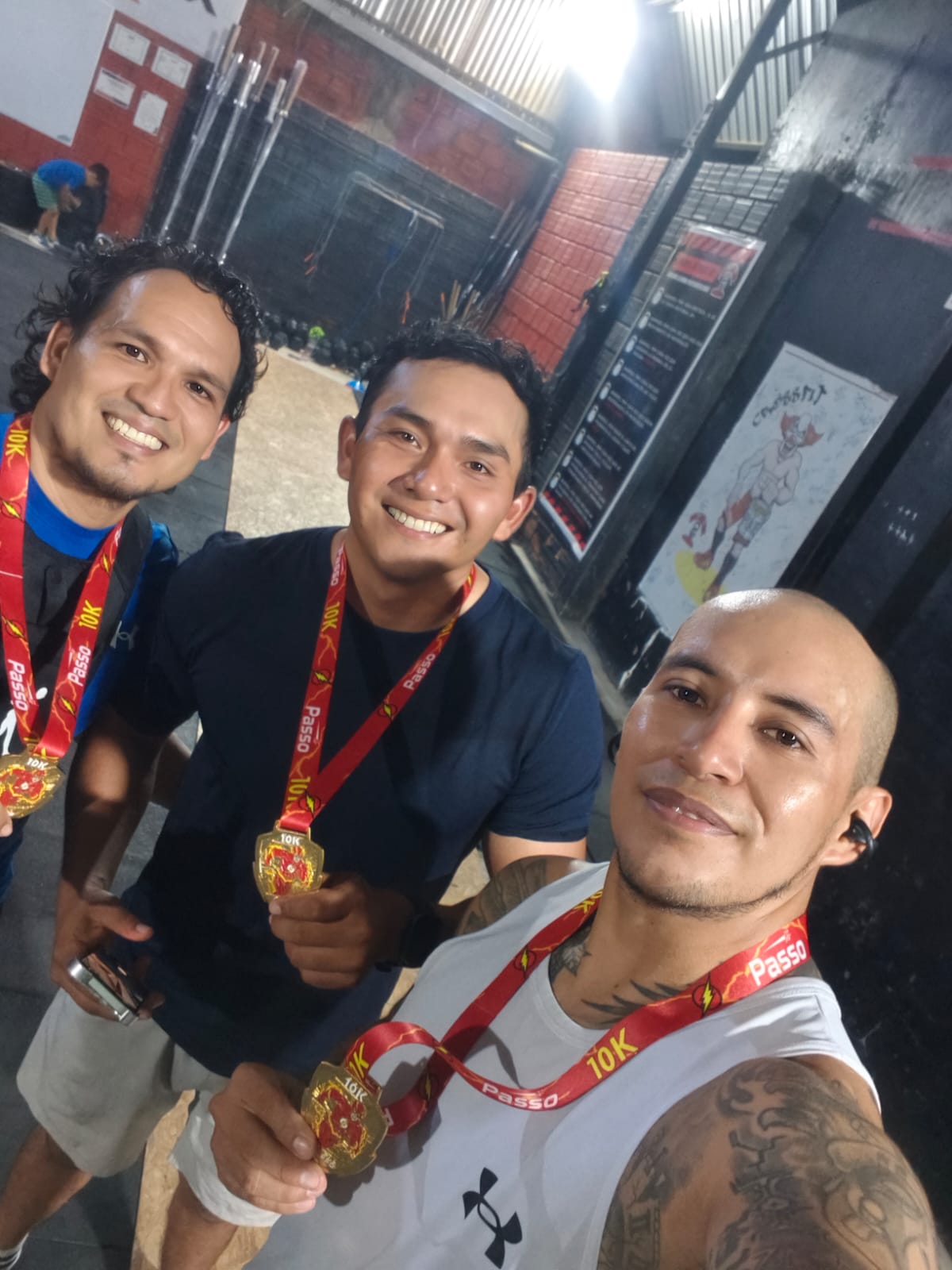 Corredor Passo Runners con su medalla